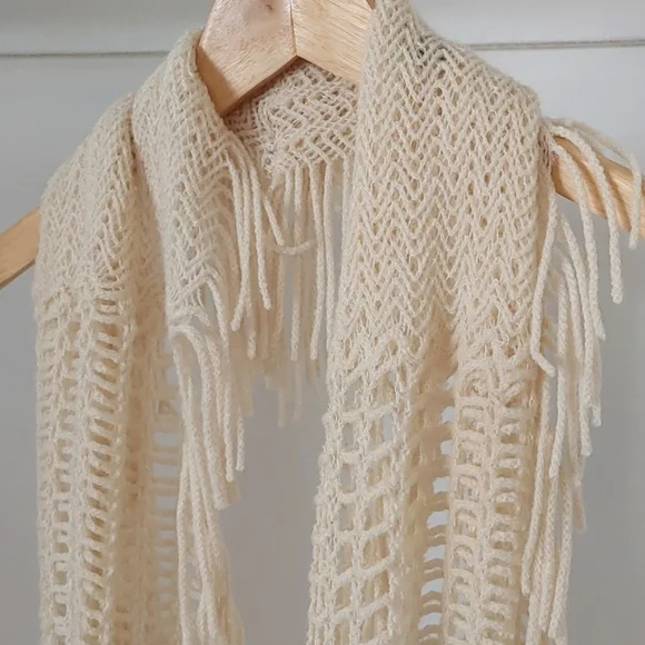 Kimchi blue | cream knit with tassels infinity scarf - Picture 2 of 3